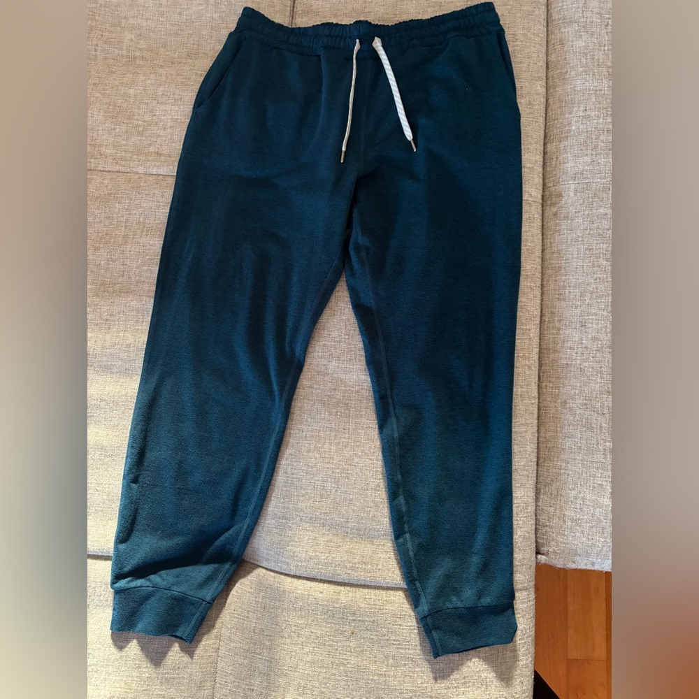 Vuori Performance Jogger, size Medium. Deep teal color. Like brand new